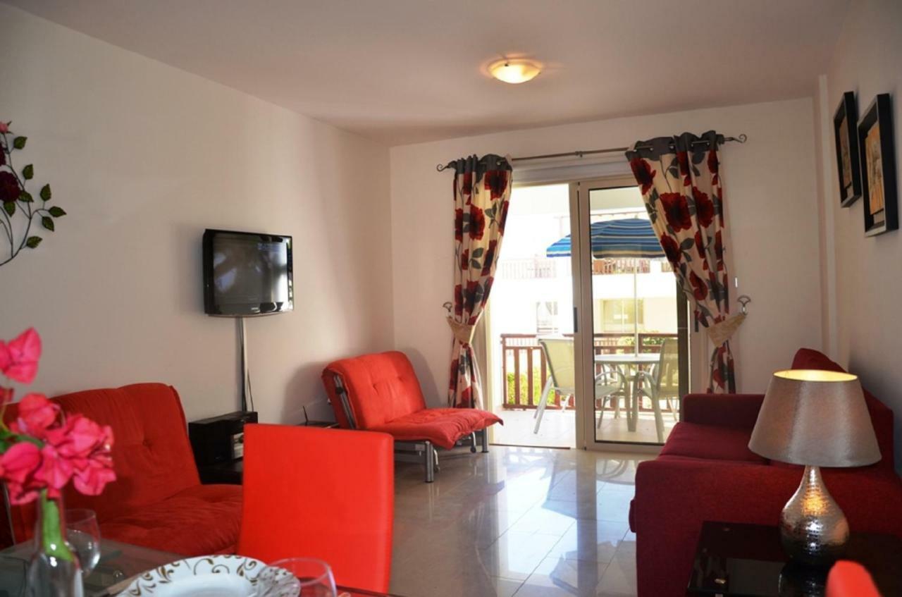 Ground Floor One Bedroom Apartment B2, 3 Pools, Free Wifi Peyia Exterior photo