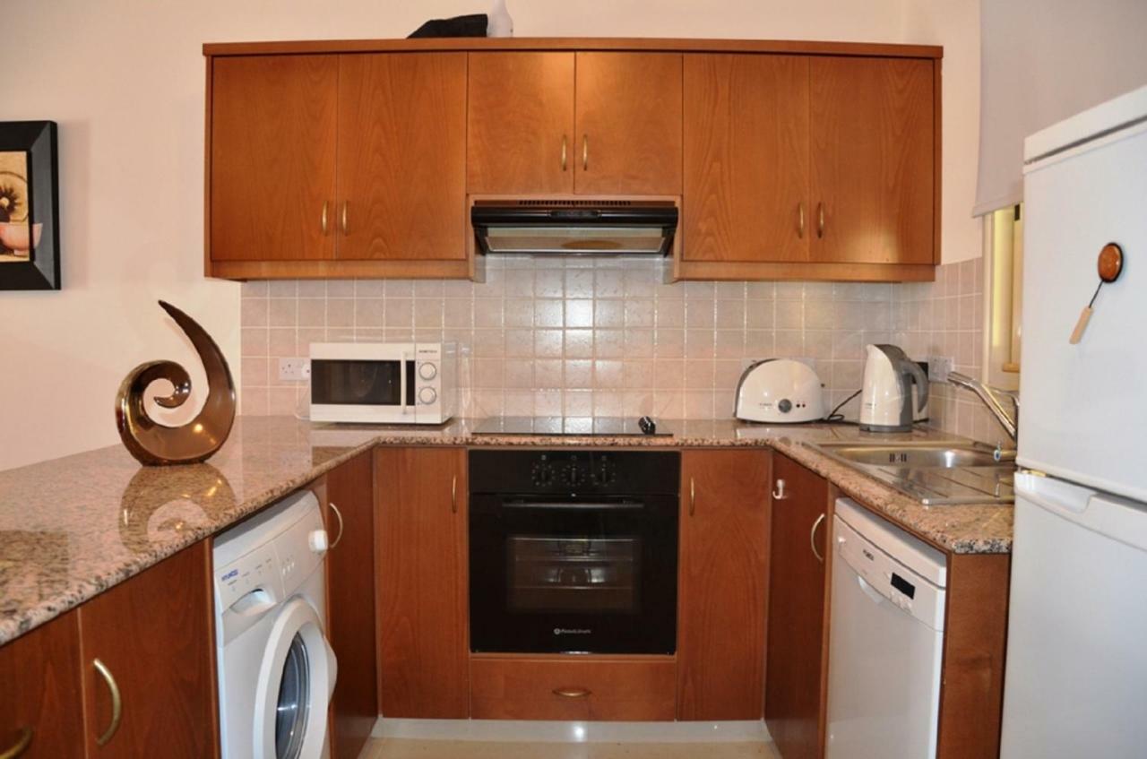 Ground Floor One Bedroom Apartment B2, 3 Pools, Free Wifi Peyia Exterior photo